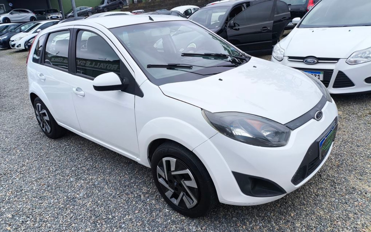 Ford Fiesta 2013 Branco — foto 1 de 3