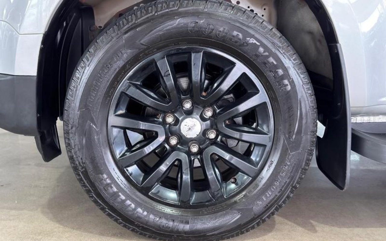 imagem-https://www.socarrao.com.br/sc-vehicle-images-prod/3967765/1789826151973-NzgxMzMyMl85X0JfZGUxYWVhNTg0ZS5qcGVn.jpeg