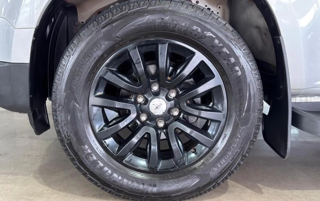 imagem-https://www.socarrao.com.br/sc-vehicle-images-prod/3967765/1789826151973-NzgxMzMyMl85X0JfZGUxYWVhNTg0ZS5qcGVn.jpeg