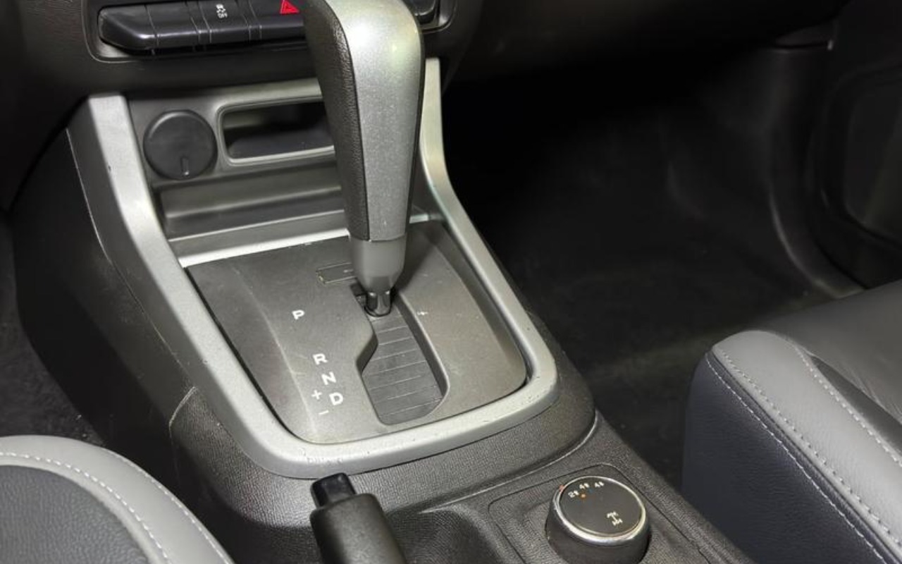 imagem-https://www.socarrao.com.br/sc-vehicle-images-prod/3967765/1789826152838-NzgxMzMyMl8yMF9CX2U2MDRmNDQ2MzUuanBlZw.jpeg