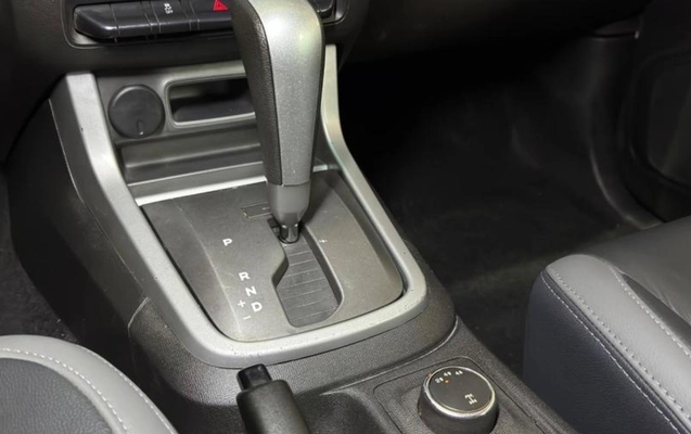 imagem-https://www.socarrao.com.br/sc-vehicle-images-prod/3967765/1789826152838-NzgxMzMyMl8yMF9CX2U2MDRmNDQ2MzUuanBlZw.jpeg