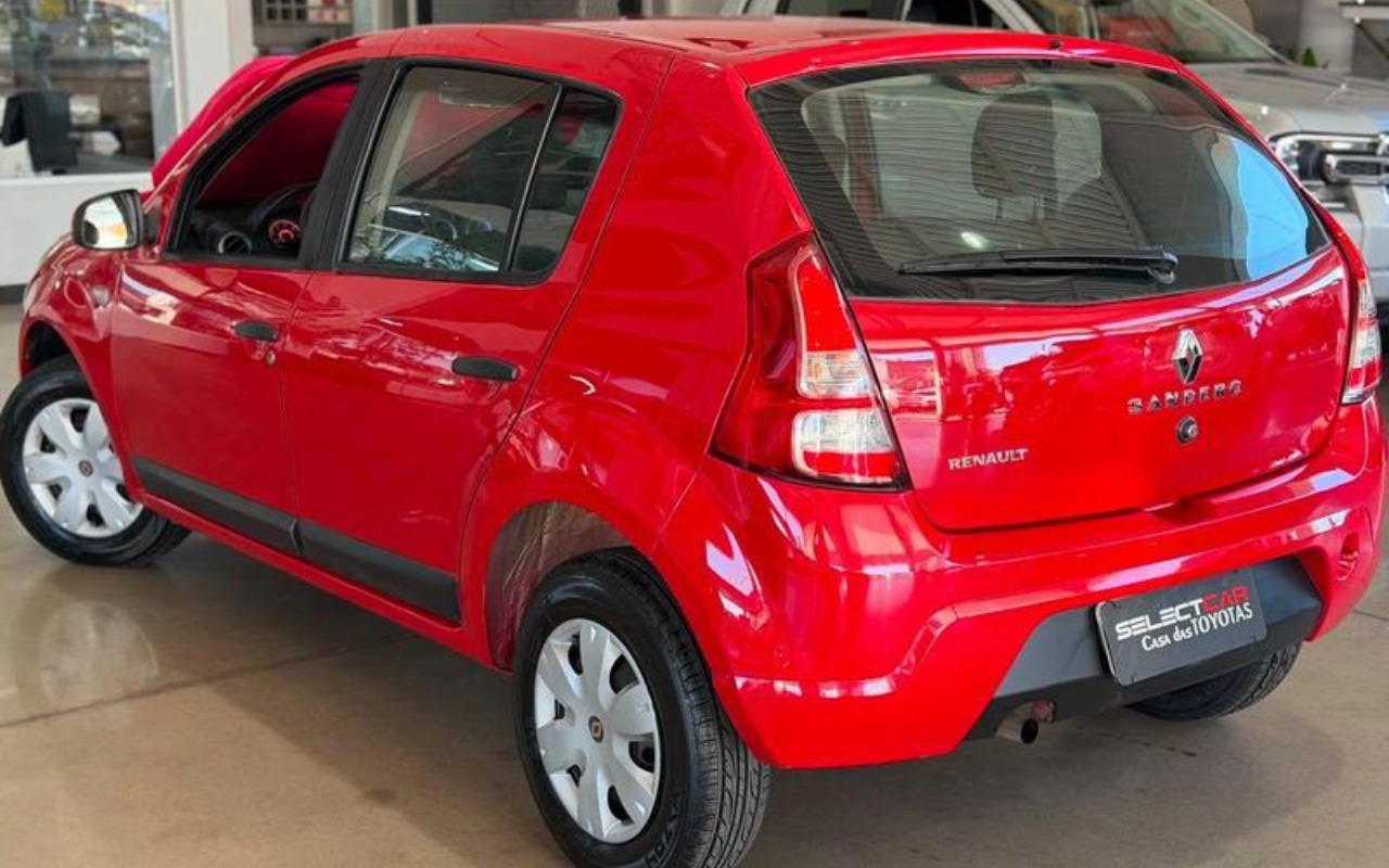 imagem-https://www.socarrao.com.br/sc-vehicle-images-prod/3967777/1789826246458-ODIxNDkxNV82X0JfNGNhMDRhYThhNy5qcGVn.jpeg