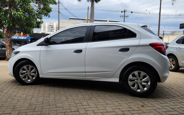 imagem-https://www.socarrao.com.br/sc-vehicle-images-prod/3967865/1789826810699-d97f594a-ed6a-4b0f-a56a-2befd658326a.jpg