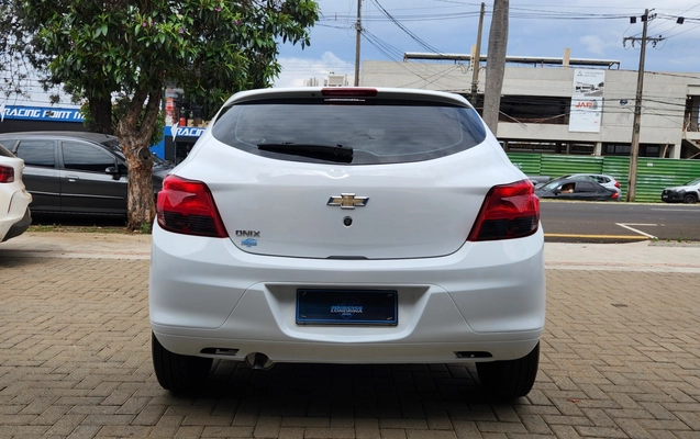 imagem-https://www.socarrao.com.br/sc-vehicle-images-prod/3967865/1789826810705-5eeffc97-865f-450e-a42e-add308b84a4c.jpg