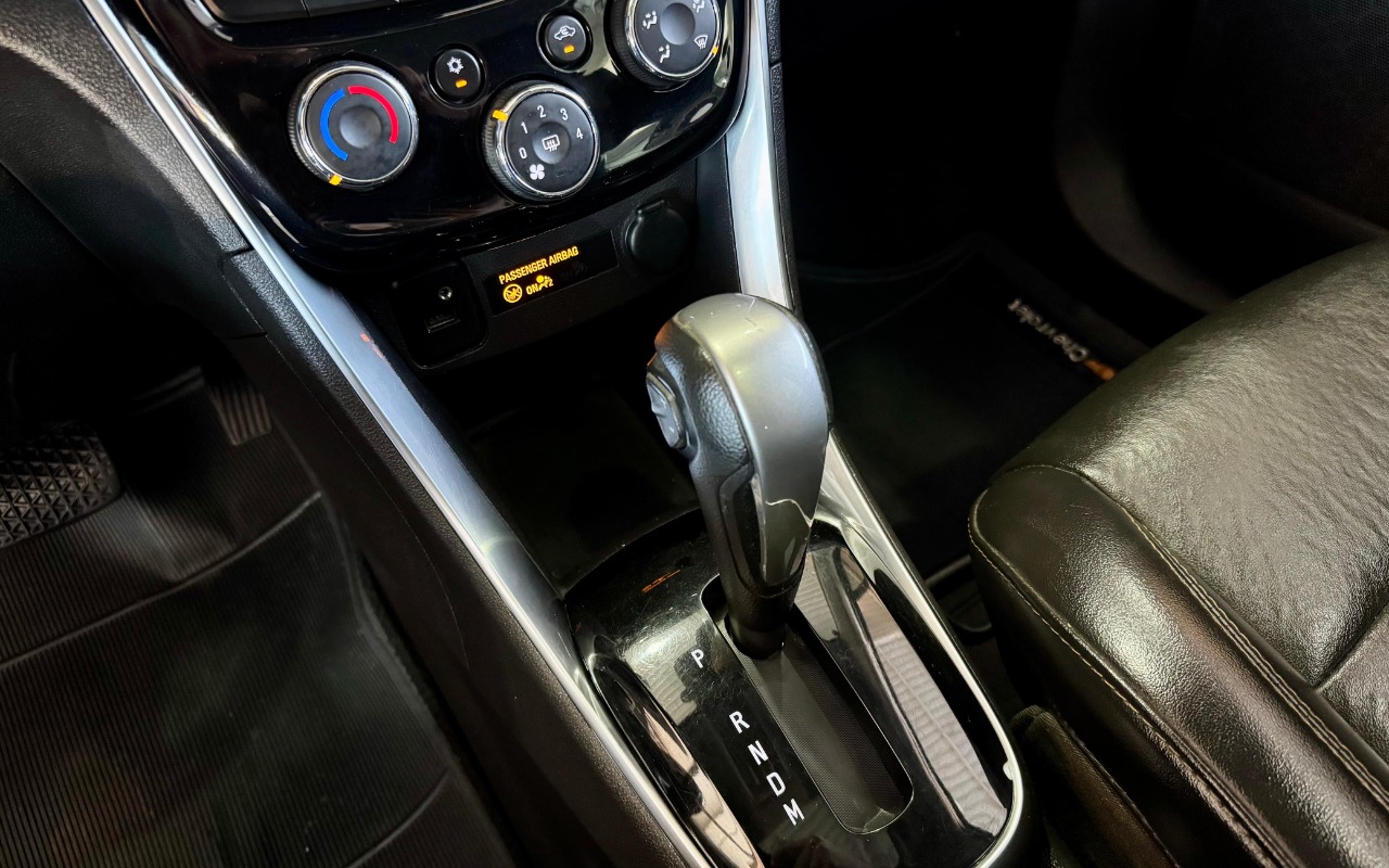 imagem-https://www.socarrao.com.br/sc-vehicle-images-prod/3967947/1789827112651-V2hhdHNBcHAgSW1hZ2UgMjAyNi0wOS0wOCBhdCAxNi4zNC4xOSAoMSkuanBlZw.jpeg