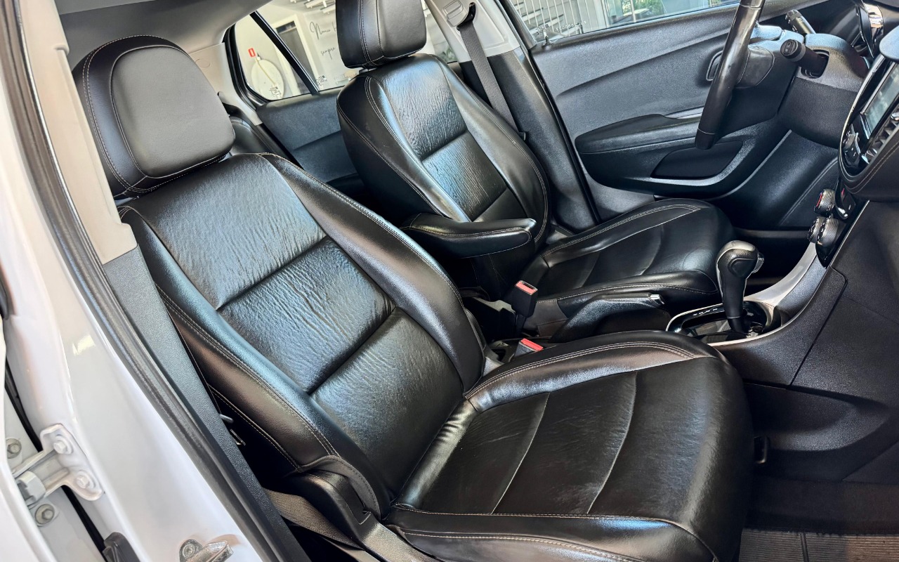 imagem-https://www.socarrao.com.br/sc-vehicle-images-prod/3967947/1789827112865-V2hhdHNBcHAgSW1hZ2UgMjAyNi0wOS0wOCBhdCAxNi4zNC4xOSAoNCkuanBlZw.jpeg