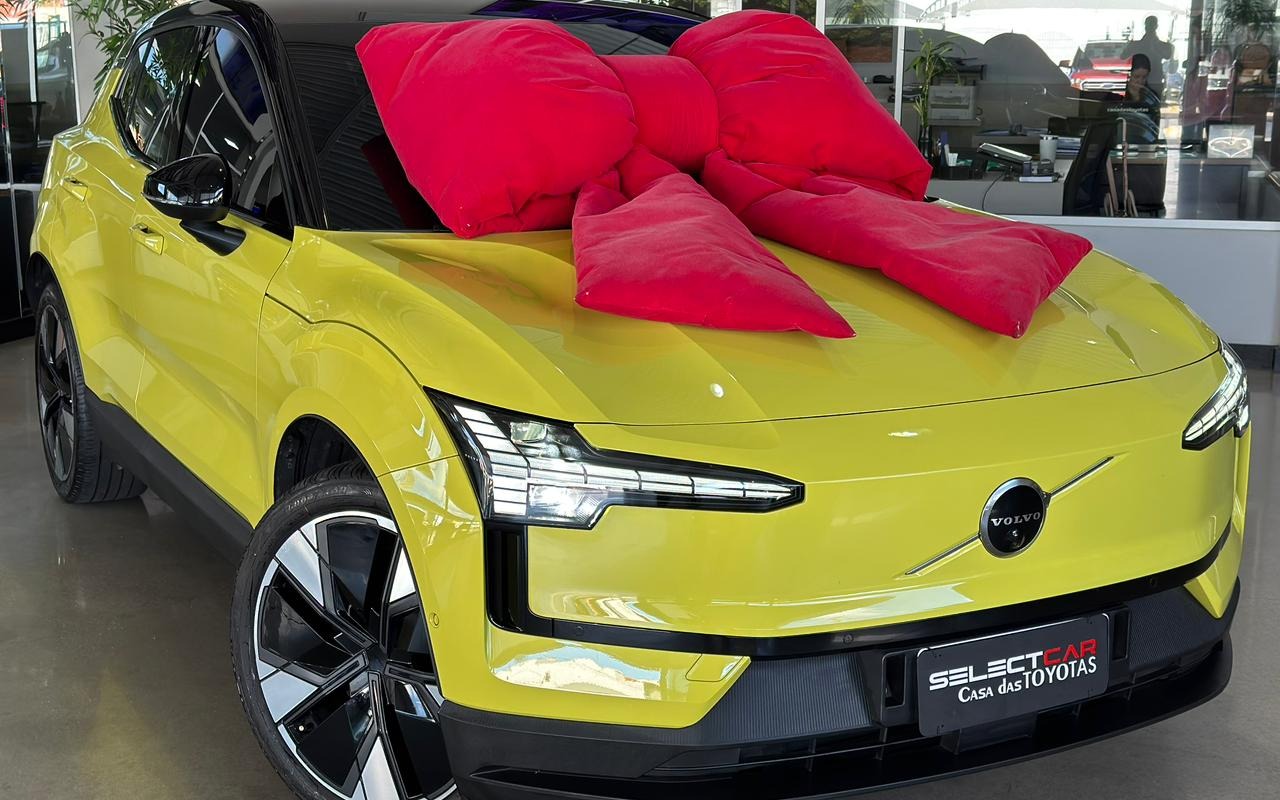 Volvo EX30 E60 Ultra (Elétrico) 2024 Amarelo — foto 1 de 3