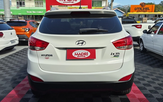 imagem-https://www.socarrao.com.br/sc-vehicle-images-prod/3967994/1789827715808-003_15f9c0529bb97f2cf2facf927850b4c9.jpg