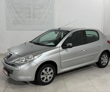 Peugeot 207 XR 1.4 Flex 8V 3p 2013 Prata — foto 1 de 3