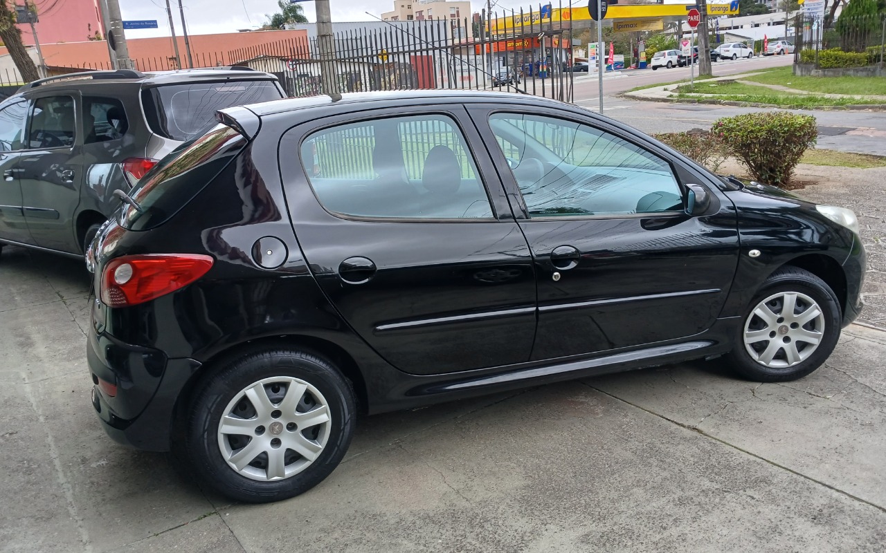 imagem-https://www.socarrao.com.br/sc-vehicle-images-prod/3968021/1789828151362-MTc4OTgyNzc3OTQwMjI3ODI5MzgzNDQwOTI1NzY0MzEuanBn.jpg