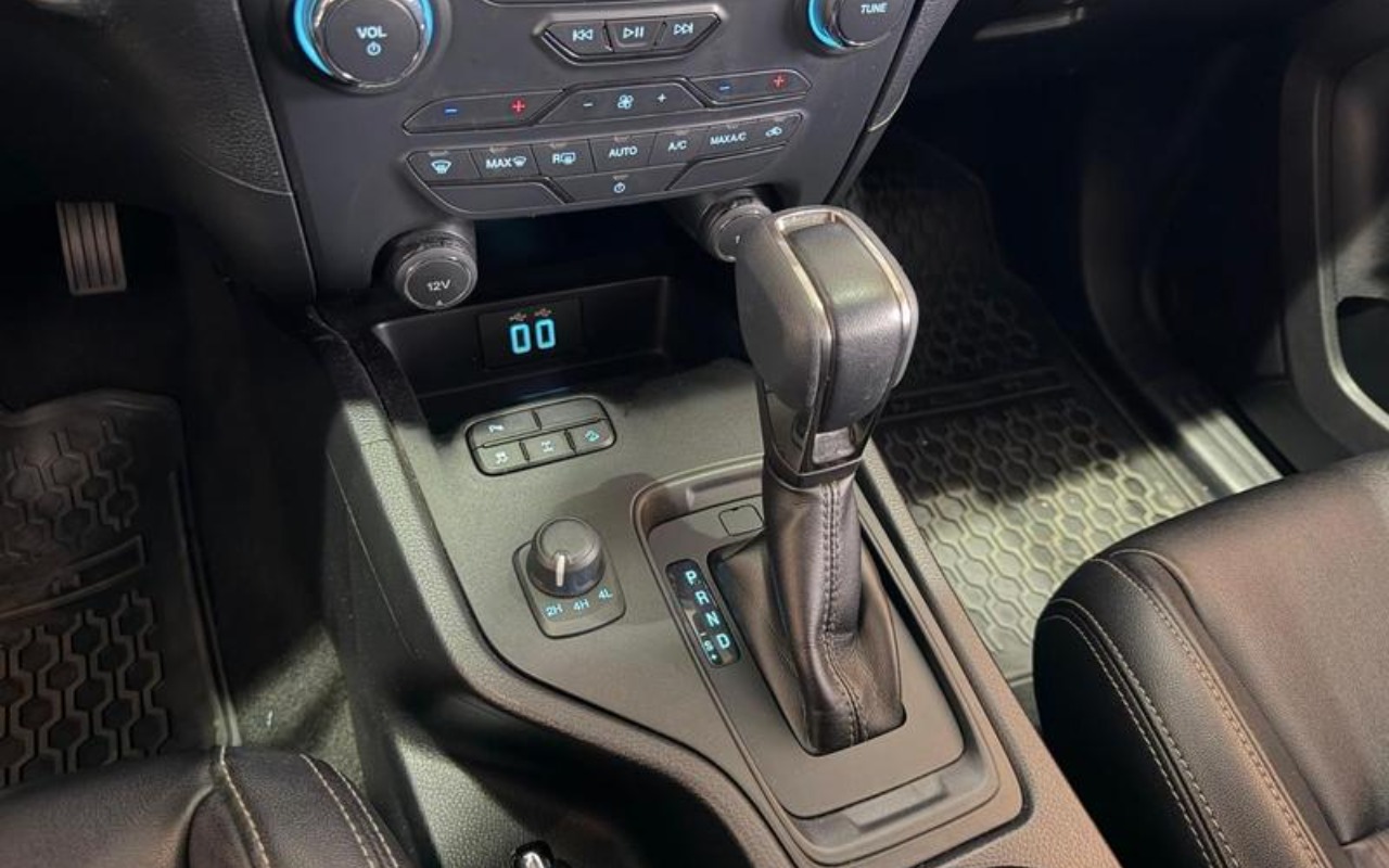 imagem-https://www.socarrao.com.br/sc-vehicle-images-prod/3968179/1789829781855-ODE3NTk5OV8xMV9CX2Y4MmQzODA0YjUuanBlZw.jpeg