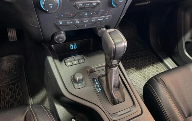 imagem-https://www.socarrao.com.br/sc-vehicle-images-prod/3968179/1789829781855-ODE3NTk5OV8xMV9CX2Y4MmQzODA0YjUuanBlZw.jpeg
