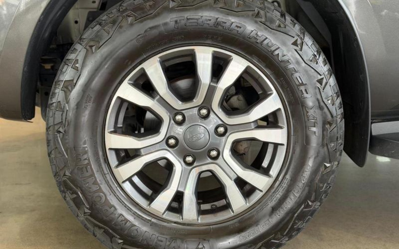 imagem-https://www.socarrao.com.br/sc-vehicle-images-prod/3968179/1789829781969-ODE3NTk5OV8xNV9CXzI2YTE5NTAxYjEuanBlZw.jpeg