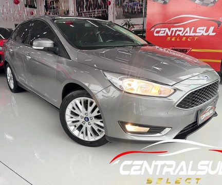 Ford Focus 2018 Cinza — foto 1 de 3