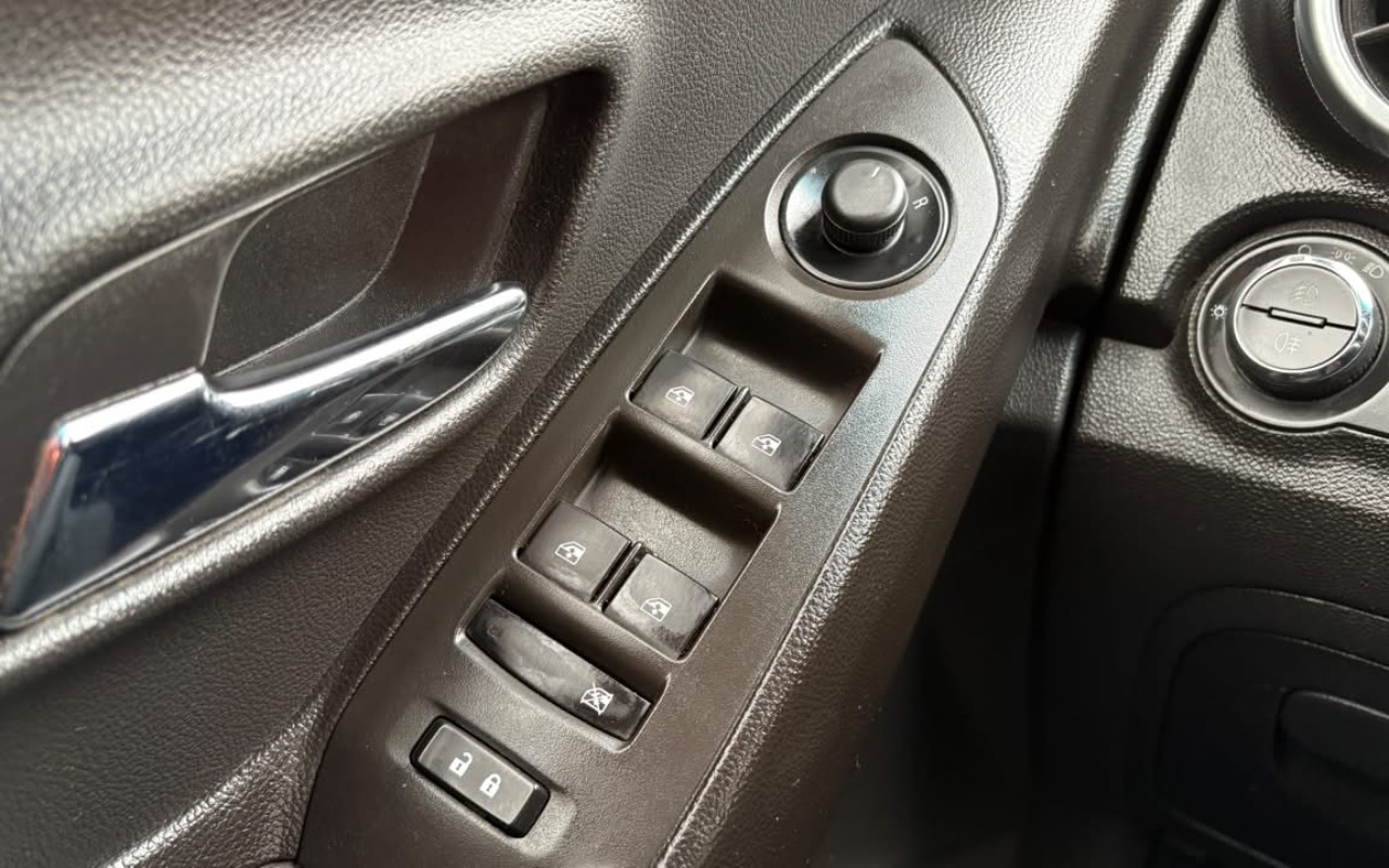 imagem-https://www.socarrao.com.br/sc-vehicle-images-prod/3969344/1789840432961-V2hhdHNBcHAgSW1hZ2UgMjAyNi0wOS0xOSBhdCAxMS41MS4xNiAoMikuanBlZw.jpeg
