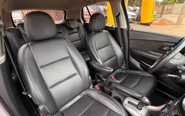 imagem-https://www.socarrao.com.br/sc-vehicle-images-prod/3969344/1789840433192-V2hhdHNBcHAgSW1hZ2UgMjAyNi0wOS0xOSBhdCAxMS41MS4xNyAoMSkuanBlZw.jpeg