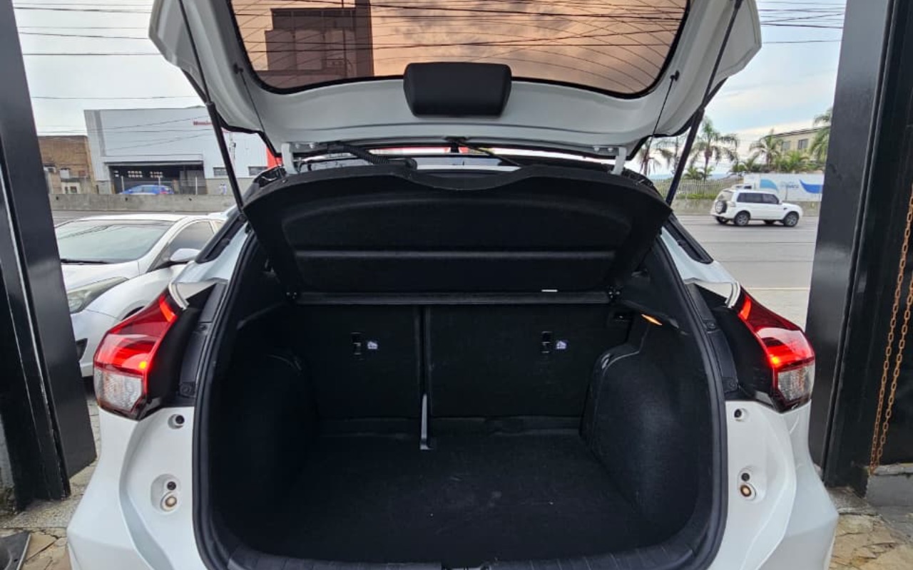 imagem-https://www.socarrao.com.br/sc-vehicle-images-prod/3969726/1789845697757-MDE1MDQ2NmQtYjkxZC00NmEyLThkY2MtMzk4OWNhYTZmOWIzLmpwZw.jpg