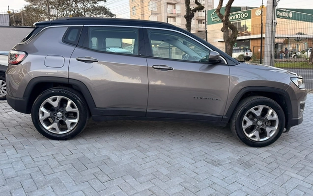 imagem-https://www.socarrao.com.br/sc-vehicle-images-prod/3969827/1789846875060-5_023126.jpg