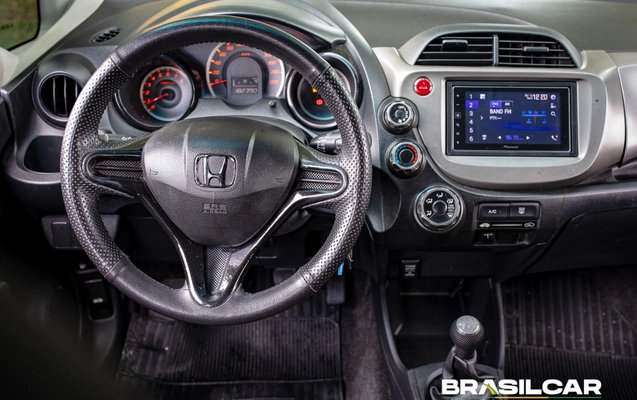 imagem-https://www.socarrao.com.br/sc-vehicle-images-prod/3970491/1789861901659-003_257107df1bdc96492440c110f92490c7.jpg