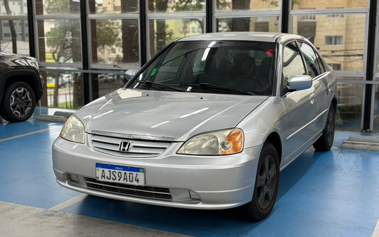 Honda Civic 2003 Prata — foto 1 de 3