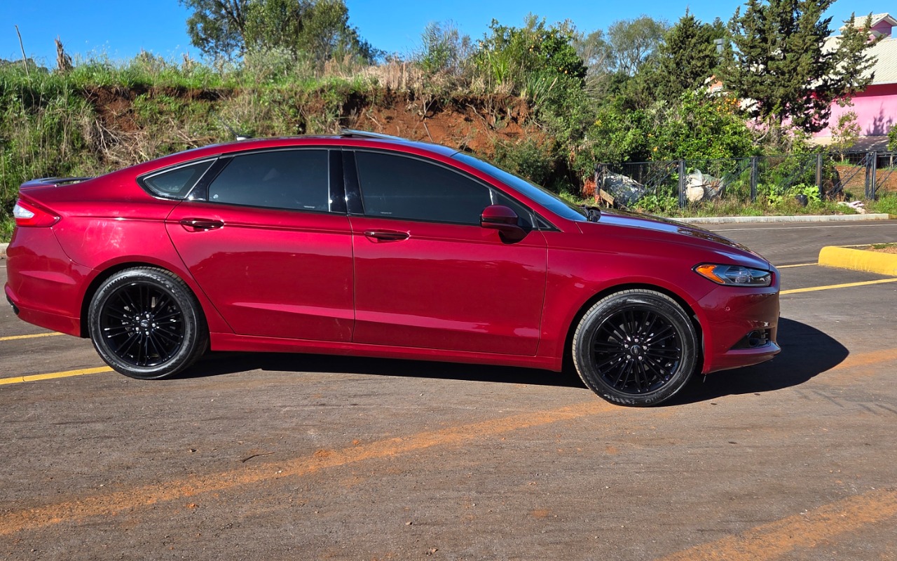 Ford Fusion 2014 Vermelho — foto 1 de 3