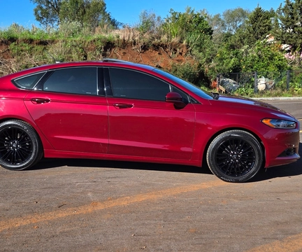 Ford Fusion 2014 Vermelho — foto 1 de 3