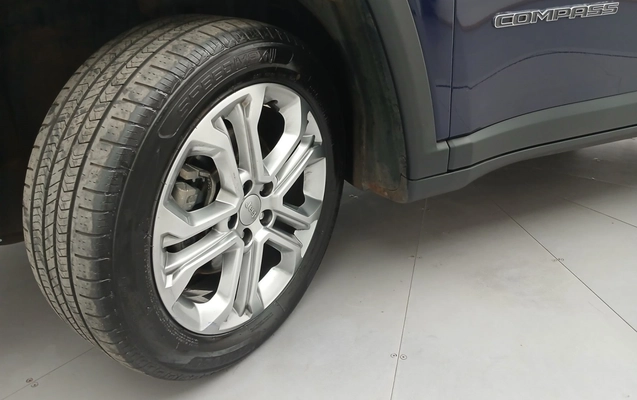 imagem-https://www.socarrao.com.br/sc-vehicle-images-prod/3971389/1789878550586-2_012844.jpg