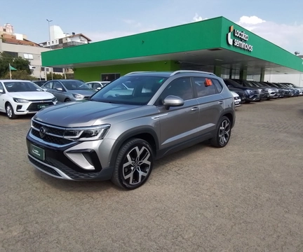 Volkswagen Taos 2024 Bege — foto 1 de 3