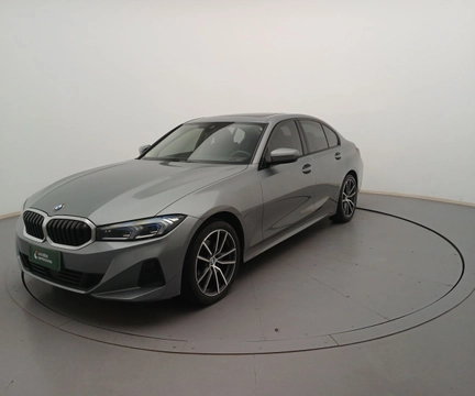 BMW 320i 2023 Cinza — foto 1 de 3