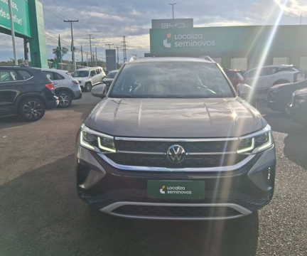 Volkswagen Taos 2024 Bege — foto 1 de 3