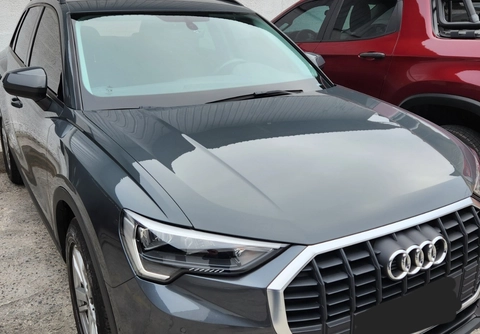 Audi Q3 2022 Cinza — foto 1 de 3