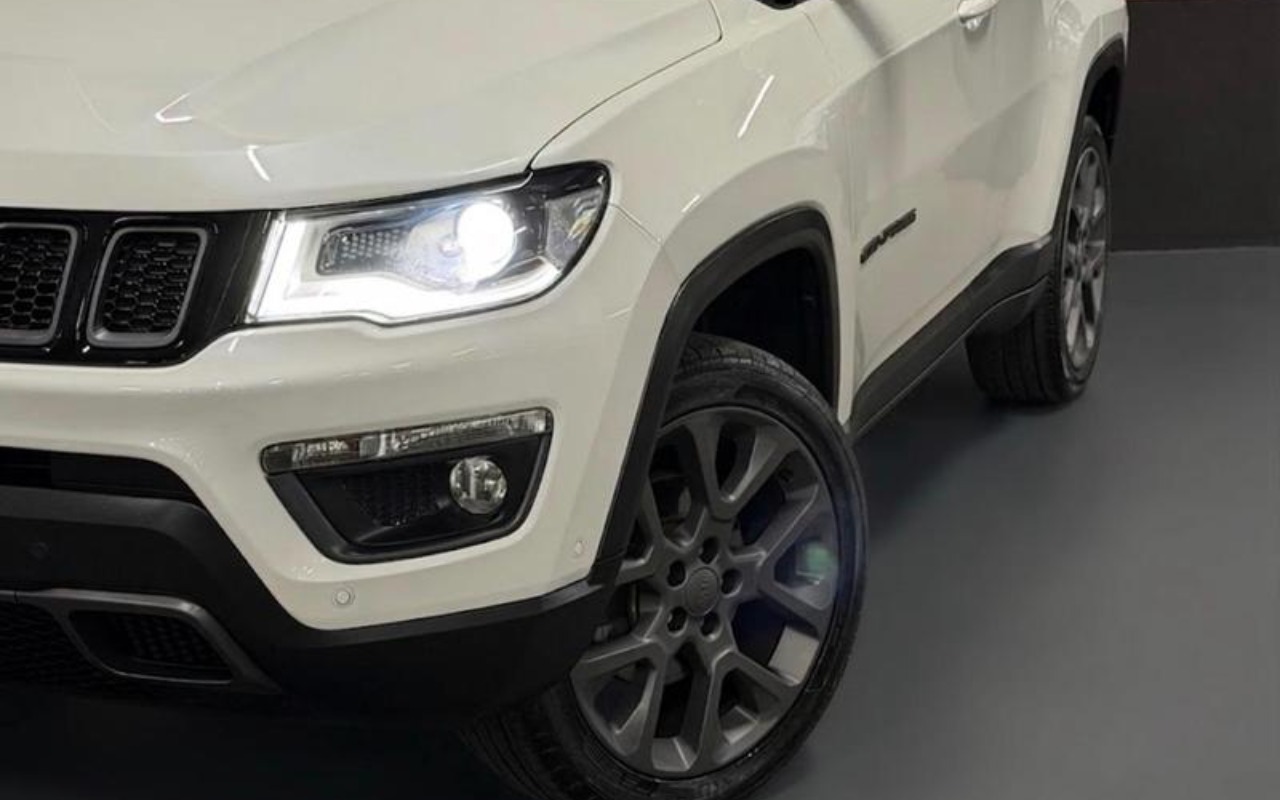 imagem-https://www.socarrao.com.br/sc-vehicle-images-prod/3983933/1789955893680-ODQzMTM4Ml8xX0JfZTk4NDkzODhhNi5qcGVn.jpeg