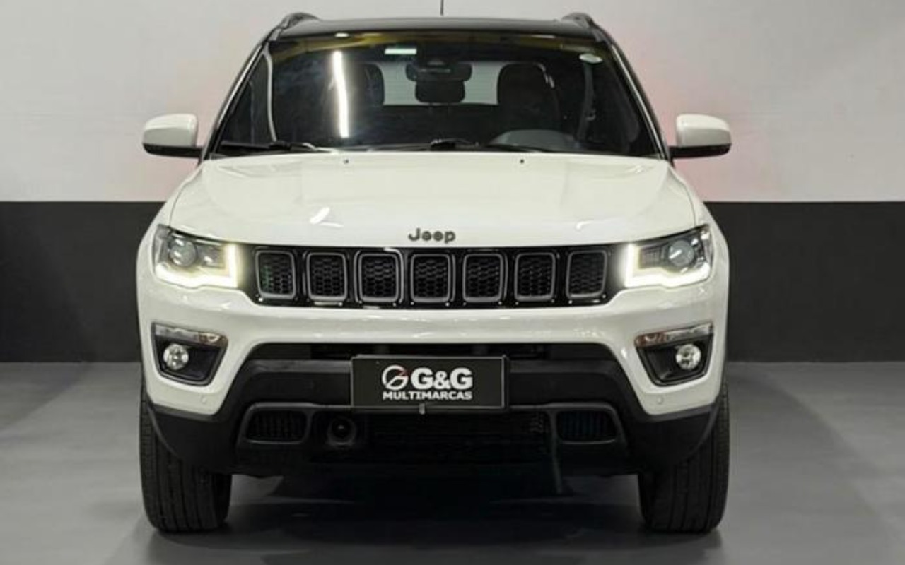 imagem-https://www.socarrao.com.br/sc-vehicle-images-prod/3983933/1789955893771-ODQzMTM4Ml8yX0JfZDBlNTYwMGI4Yy5qcGVn.jpeg