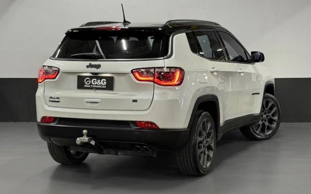 imagem-https://www.socarrao.com.br/sc-vehicle-images-prod/3983933/1789955893937-ODQzMTM4Ml80X0JfN2ZhNTE3MzE3Ny5qcGVn.jpeg
