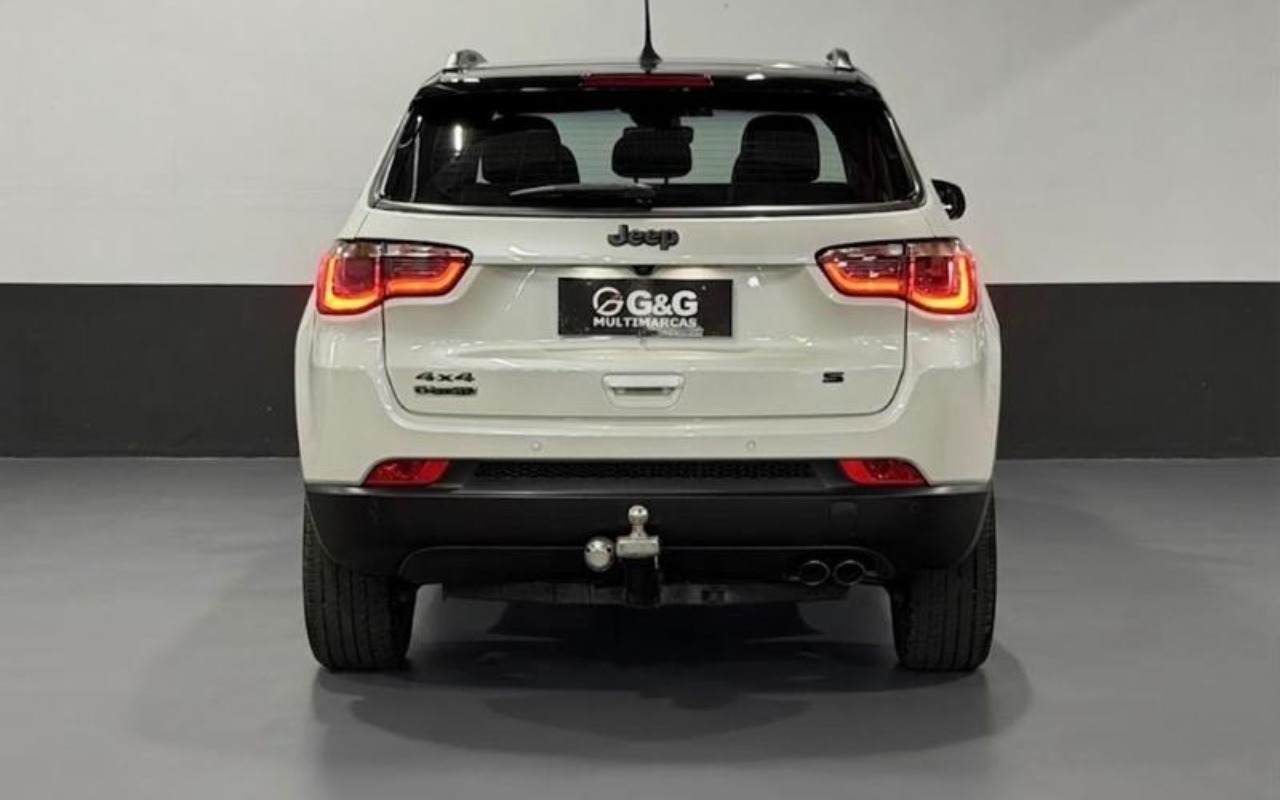 imagem-https://www.socarrao.com.br/sc-vehicle-images-prod/3983933/1789955894216-ODQzMTM4Ml82X0JfYmQyZTUzZmUyNi5qcGVn.jpeg