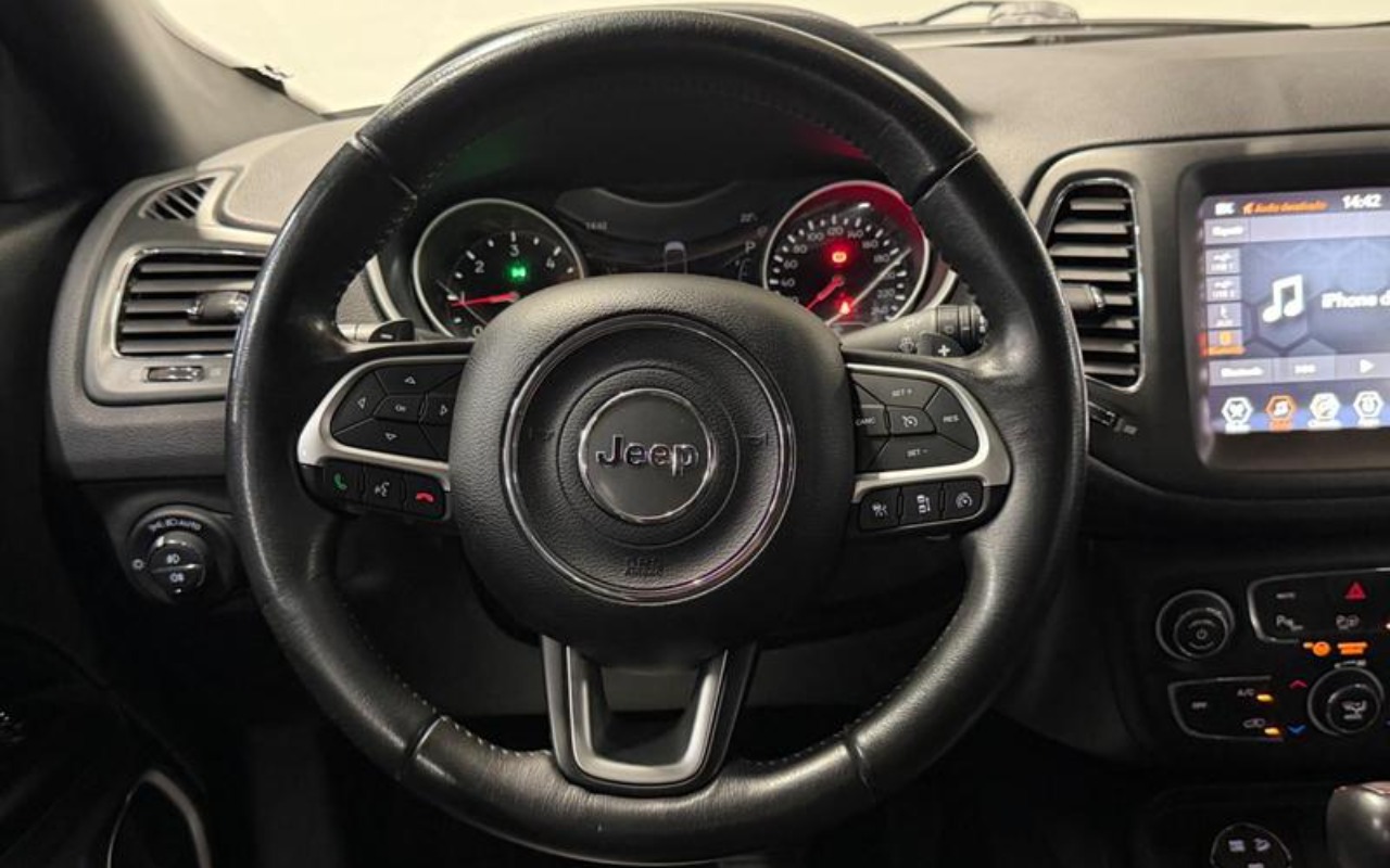 imagem-https://www.socarrao.com.br/sc-vehicle-images-prod/3983933/1789955894687-ODQzMTM4Ml8xM19CXzkwZDI4ZTIzNjcuanBlZw.jpeg