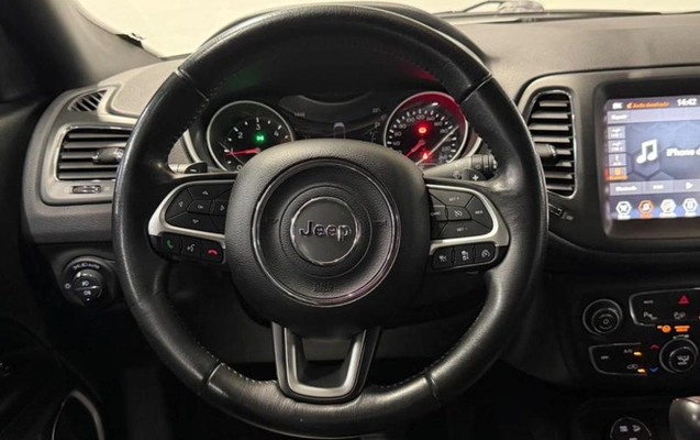 imagem-https://www.socarrao.com.br/sc-vehicle-images-prod/3983933/1789955894687-ODQzMTM4Ml8xM19CXzkwZDI4ZTIzNjcuanBlZw.jpeg