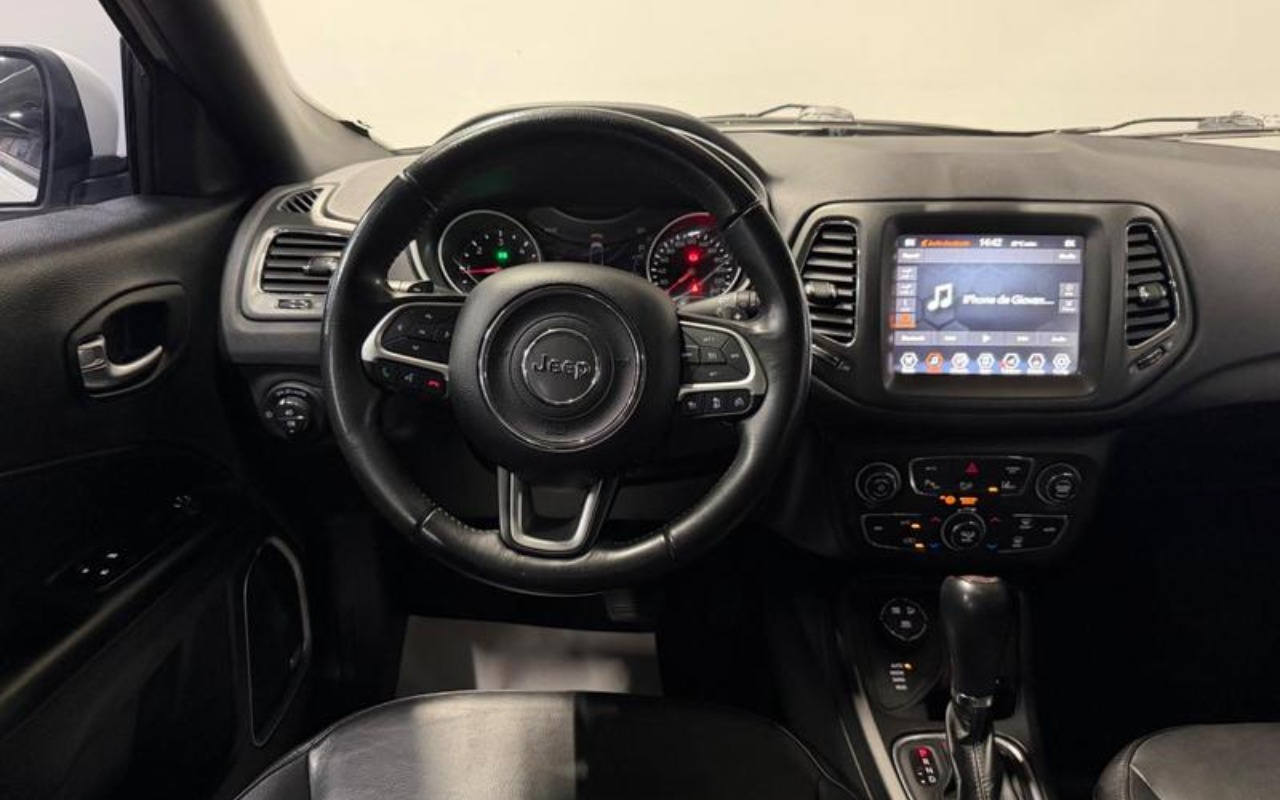 imagem-https://www.socarrao.com.br/sc-vehicle-images-prod/3983933/1789955894737-ODQzMTM4Ml8xNF9CX2I2ZGZjZjkyYTAuanBlZw.jpeg