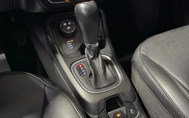 imagem-https://www.socarrao.com.br/sc-vehicle-images-prod/3983933/1789955894858-ODQzMTM4Ml8xNl9CX2U2ZjZjYjJjZjcuanBlZw.jpeg