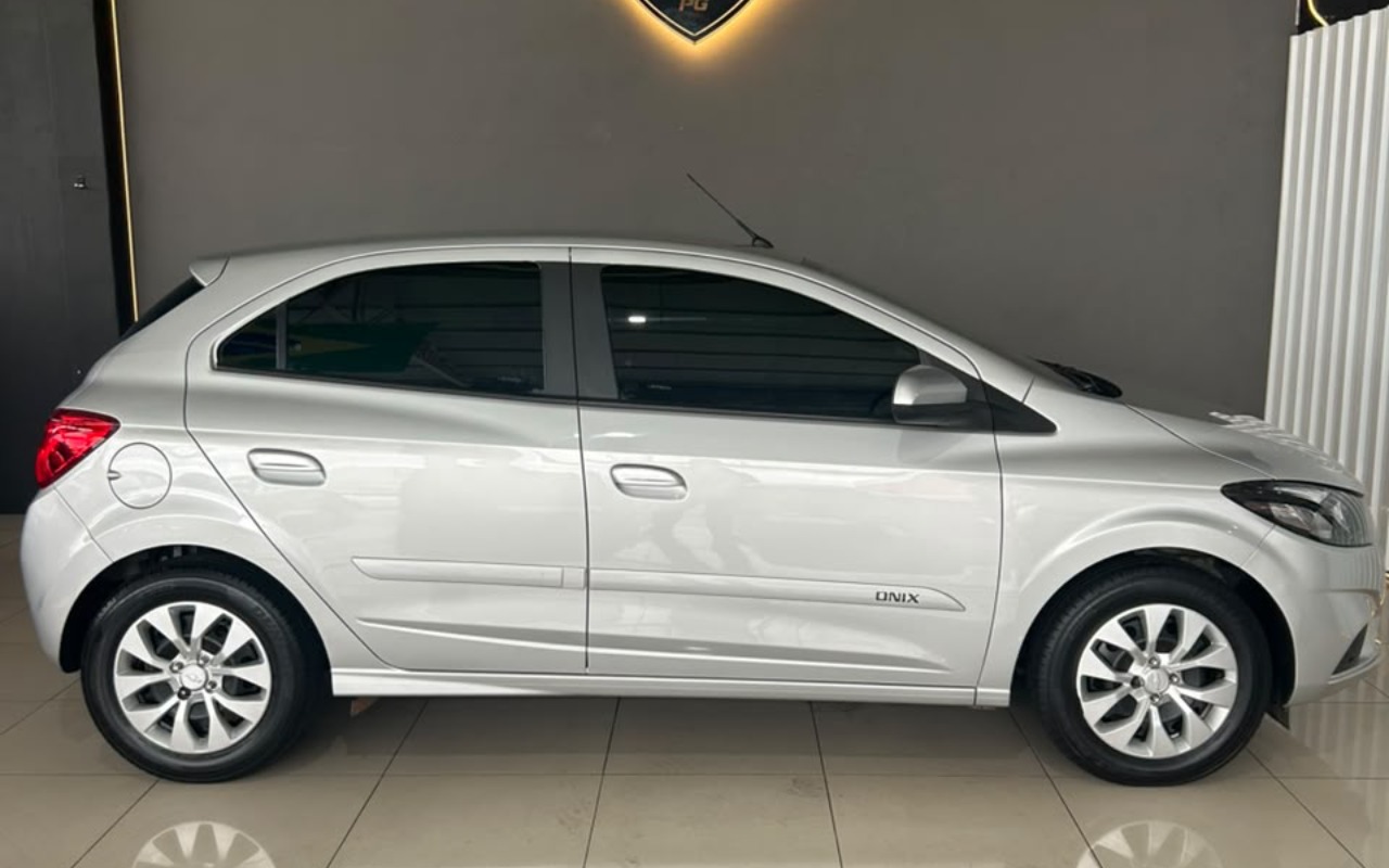imagem-https://www.socarrao.com.br/sc-vehicle-images-prod/3983983/1789959723869-V2hhdHNBcHAgSW1hZ2UgMjAyNi0wOS0xOSBhdCAxMS4xMC4xNSAoMSkuanBlZw.jpeg