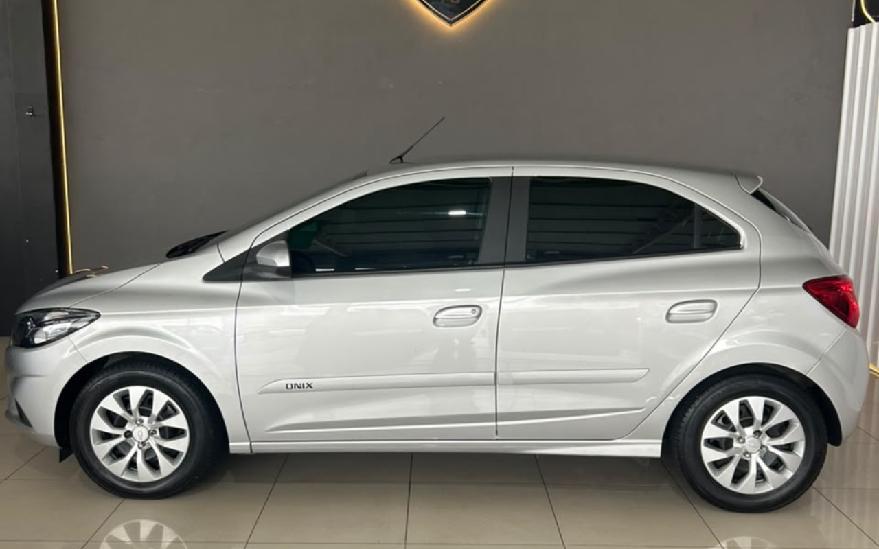 imagem-https://www.socarrao.com.br/sc-vehicle-images-prod/3983983/1789959723919-V2hhdHNBcHAgSW1hZ2UgMjAyNi0wOS0xOSBhdCAxMS4xMC4xNS5qcGVn.jpeg