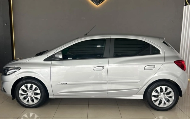 imagem-https://www.socarrao.com.br/sc-vehicle-images-prod/3983983/1789959723919-V2hhdHNBcHAgSW1hZ2UgMjAyNi0wOS0xOSBhdCAxMS4xMC4xNS5qcGVn.jpeg