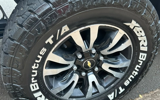 imagem-https://www.socarrao.com.br/sc-vehicle-images-prod/3983985/1789960641093-V2hhdHNBcHAgSW1hZ2UgMjAyNi0wOS0yMCBhdCAyMy40Mi4zOSAoMSkuanBlZw.jpeg