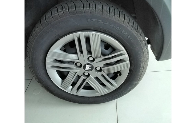 imagem-https://www.socarrao.com.br/sc-vehicle-images-prod/3986183/1789966889310-1_021413.jpg