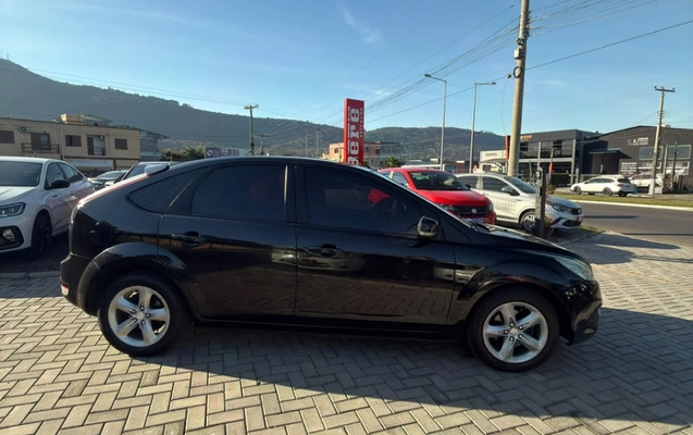 imagem-https://www.socarrao.com.br/sc-vehicle-images-prod/3993393/1789992653502-RFHFNuJxatb1CjZ4mE18z8SCPlkscMQL.jpg
