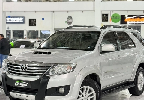 Toyota Hilux SW4 2013 Prata — foto 1 de 3