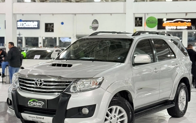imagem-https://www.socarrao.com.br/sc-vehicle-images-prod/3993511/1789993132481-OTJkZGY0M2QtMDQ4MS00YWVhLTg0NjAtNDU5NWI5NzMyOTY4LmpwZWc.jpeg