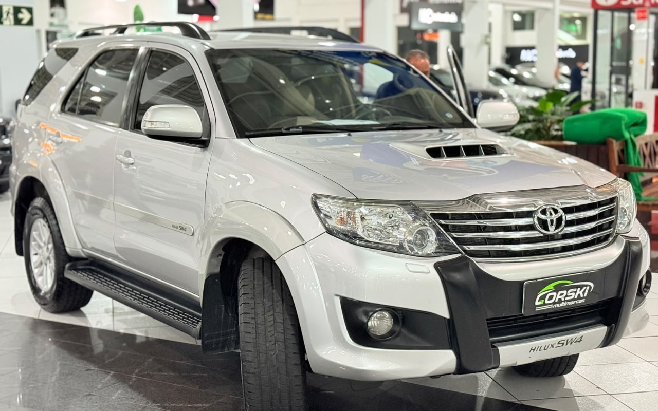 imagem-https://www.socarrao.com.br/sc-vehicle-images-prod/3993511/1789993132935-MDJlMjU0MDctMmE3NS00ZGNlLTk5YjktZGE4YzY0NTdiNzY5LmpwZWc.jpeg