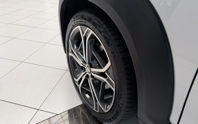 imagem-https://www.socarrao.com.br/sc-vehicle-images-prod/3993590/1789993441967-MjhiZTQyZjgtNTU3Zi00YWI5LWI0NzAtYzhiNmU2Y2Y3YTNjLmpwZWc.jpeg