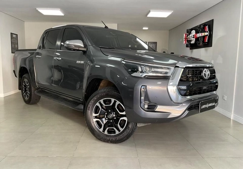 Toyota Hilux 2023 Cinza — foto 1 de 3